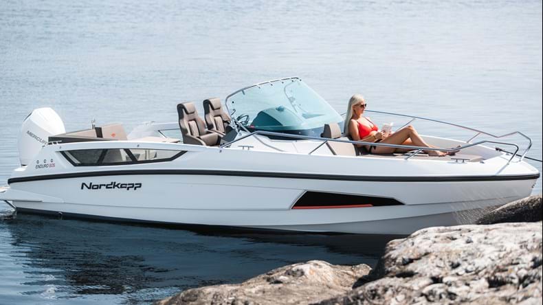 Nordkapp Enduro 805 - a popular combination of a centre console boat and a daycruiser
