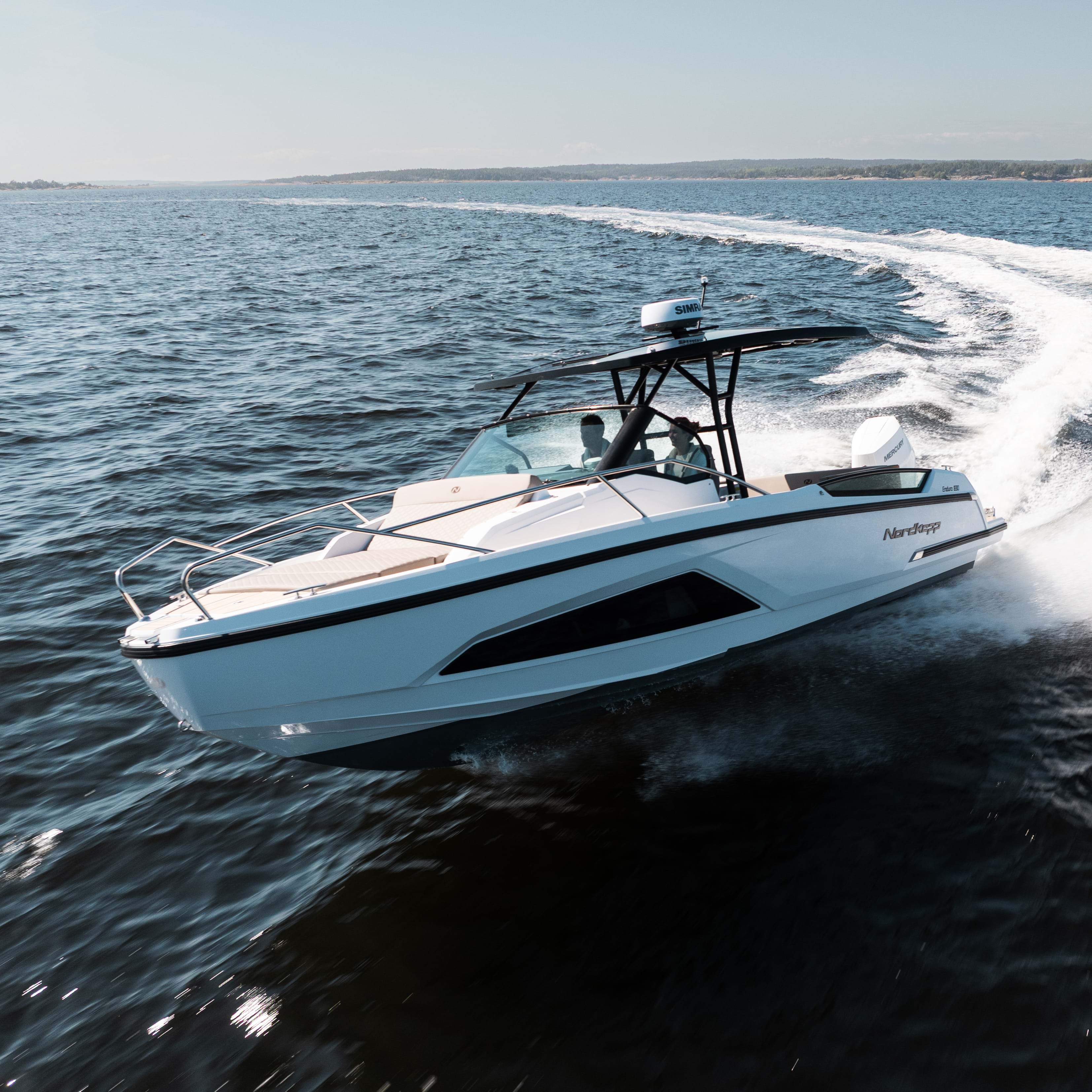 Explore the Nordkapp Enduro 830 centre console