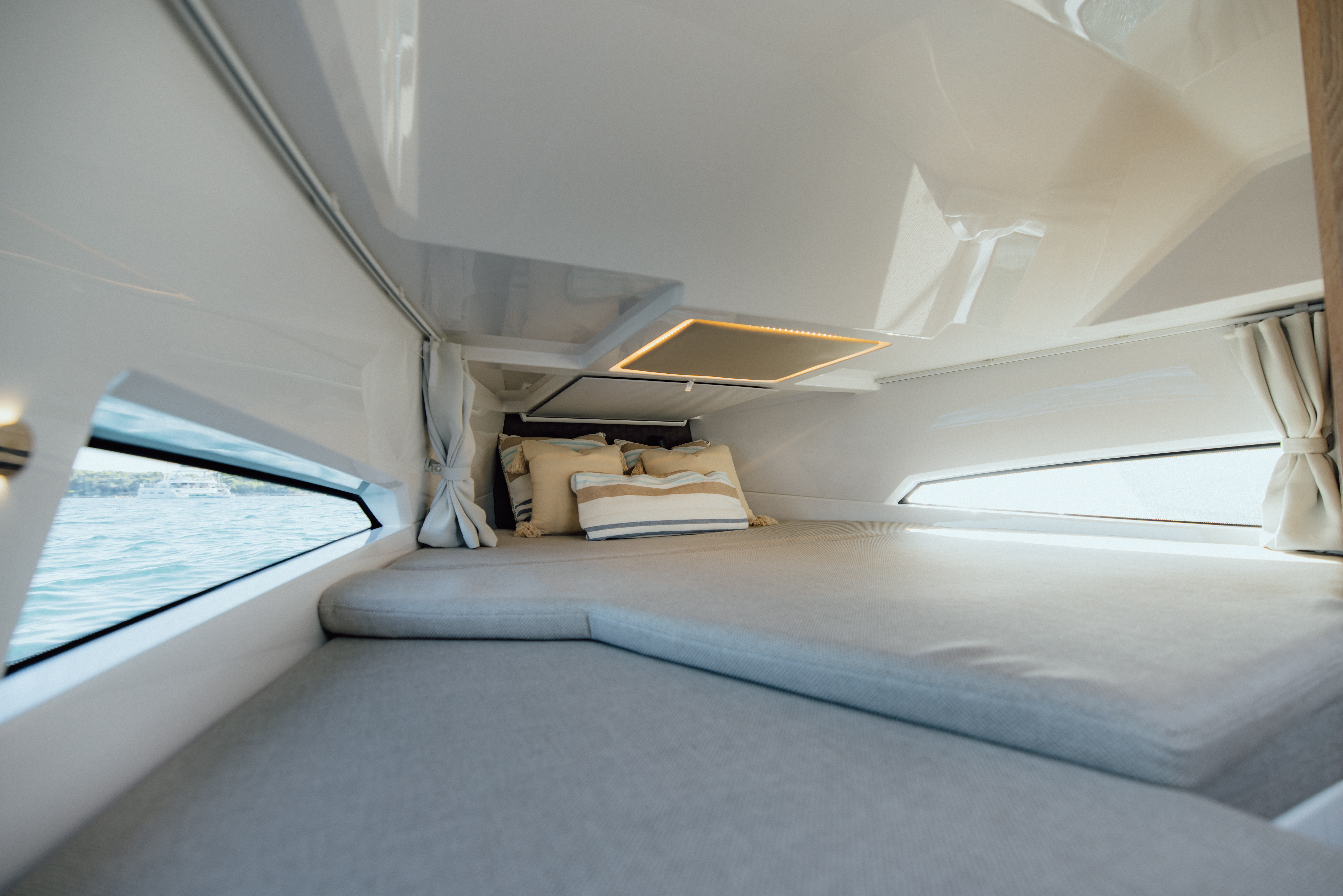 C905 MY2025 CANNES 60