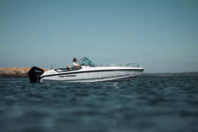 E 3 2