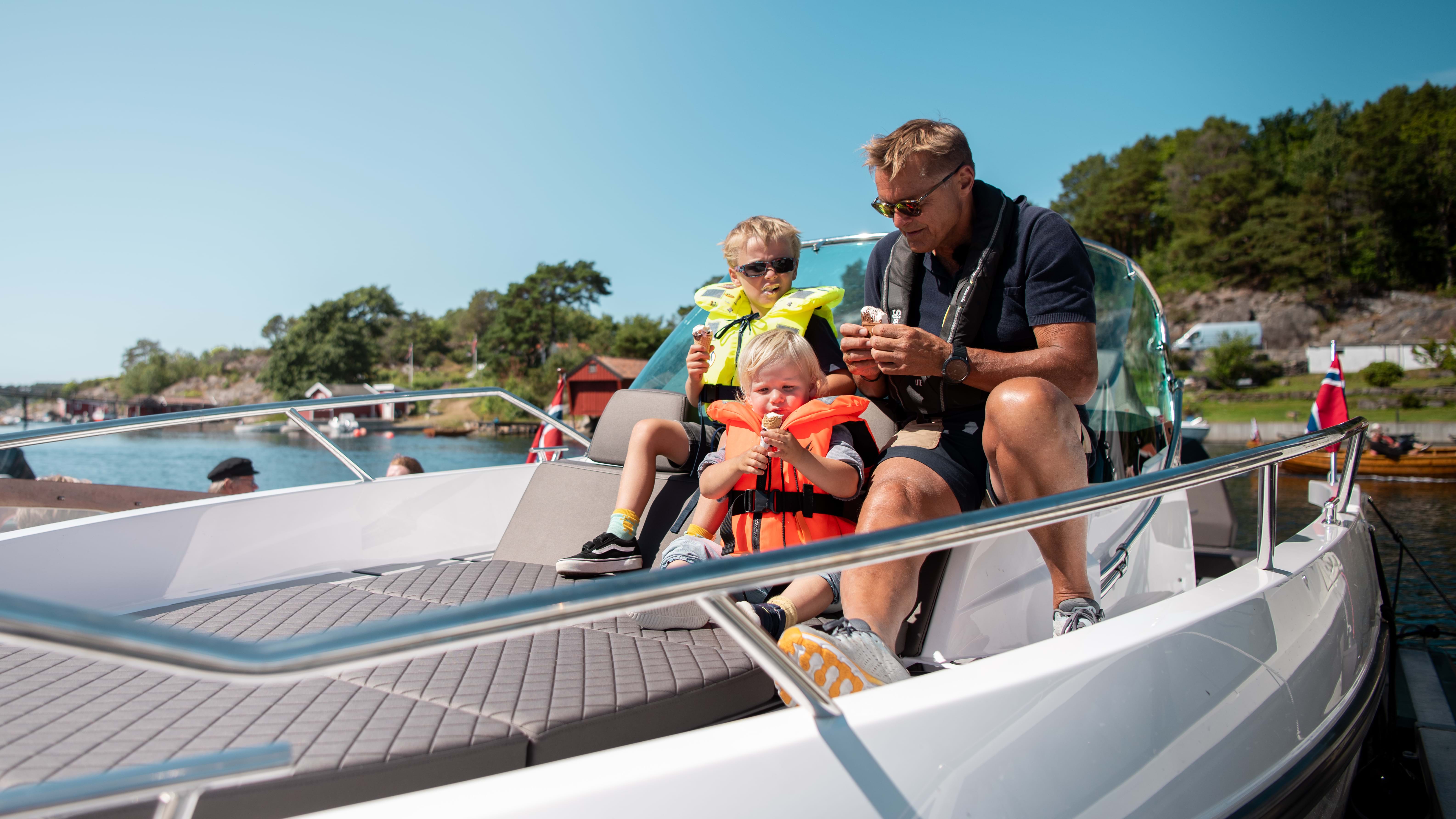 Boating with kids: 7 essential tips for an adventure at sea.