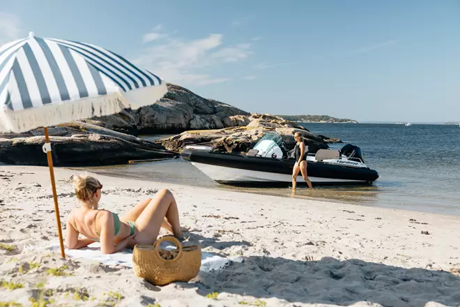 Nordkapp Airborne 6.3 RIB at the beach - 5