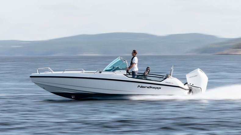 Luxury center console boat: The versatile Enduro 705